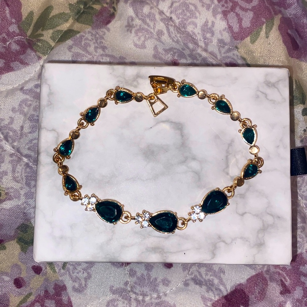 Vintage gold and emerald bracelet